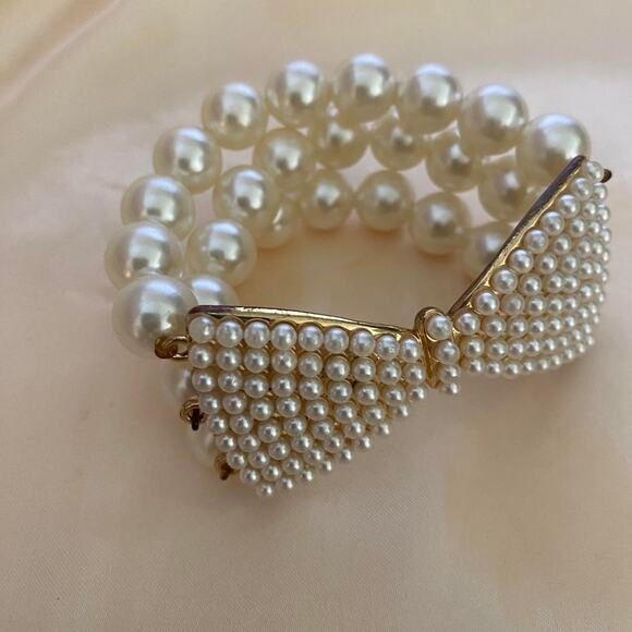 Vintage Pearl stretch bow bracelet - Picture 1 of 6